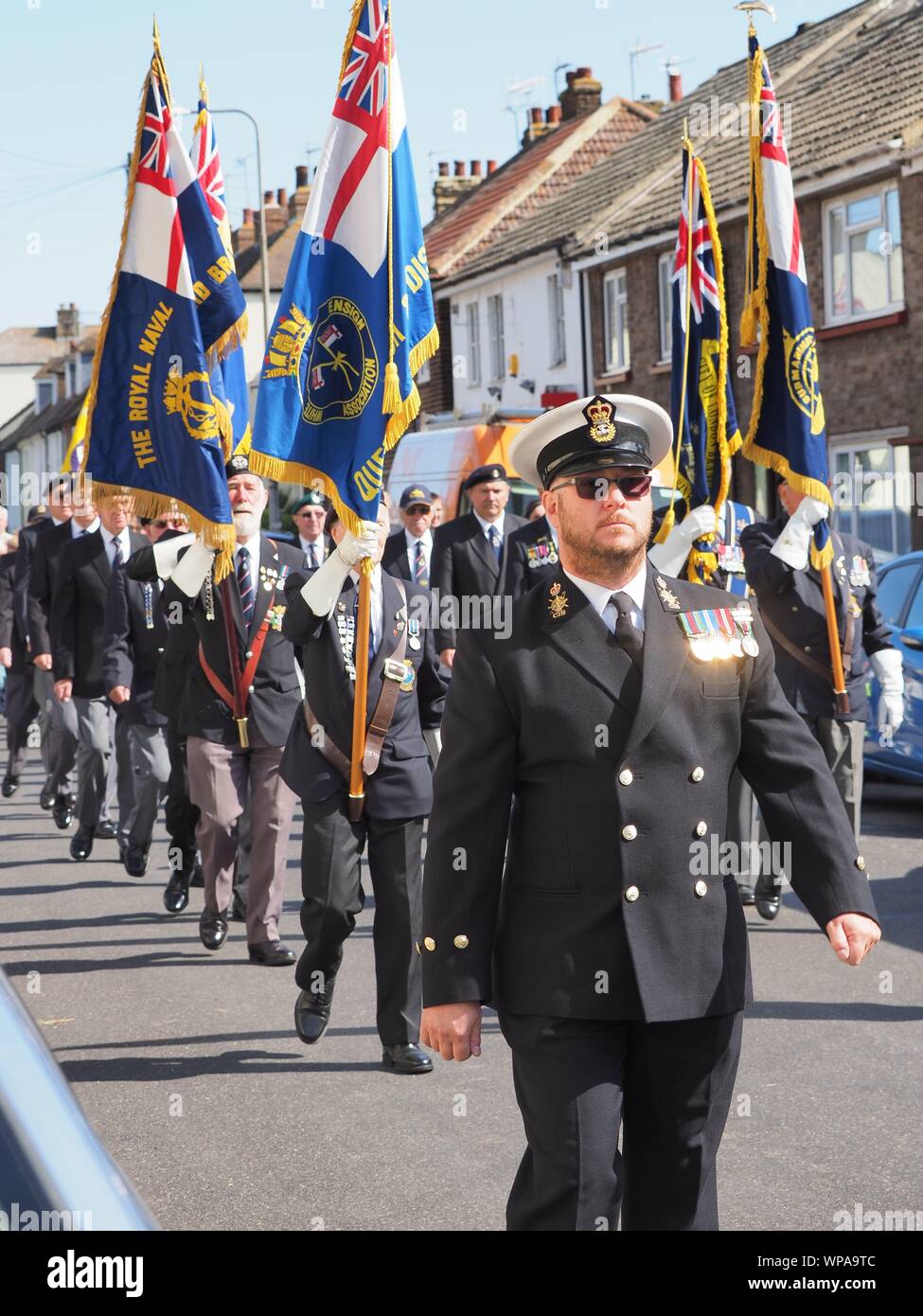 Queenborough, Kent, Regno Unito. 8 Settembre, 2019. Parata annuale per rendere grazie e ricordare i tanti che hanno dato la loro vita sul dragamine basato in Queenborough durante il WW2 per mantenere la seaways aperto. Ospitato da Queenborough & District Naval Ensign Association per conto del Royal Naval Patrol Service. Wildfire III è stata la Royal Navy terra base e deposito del campo minato a Queenborough. Credito: James Bell/Alamy Live News Foto Stock