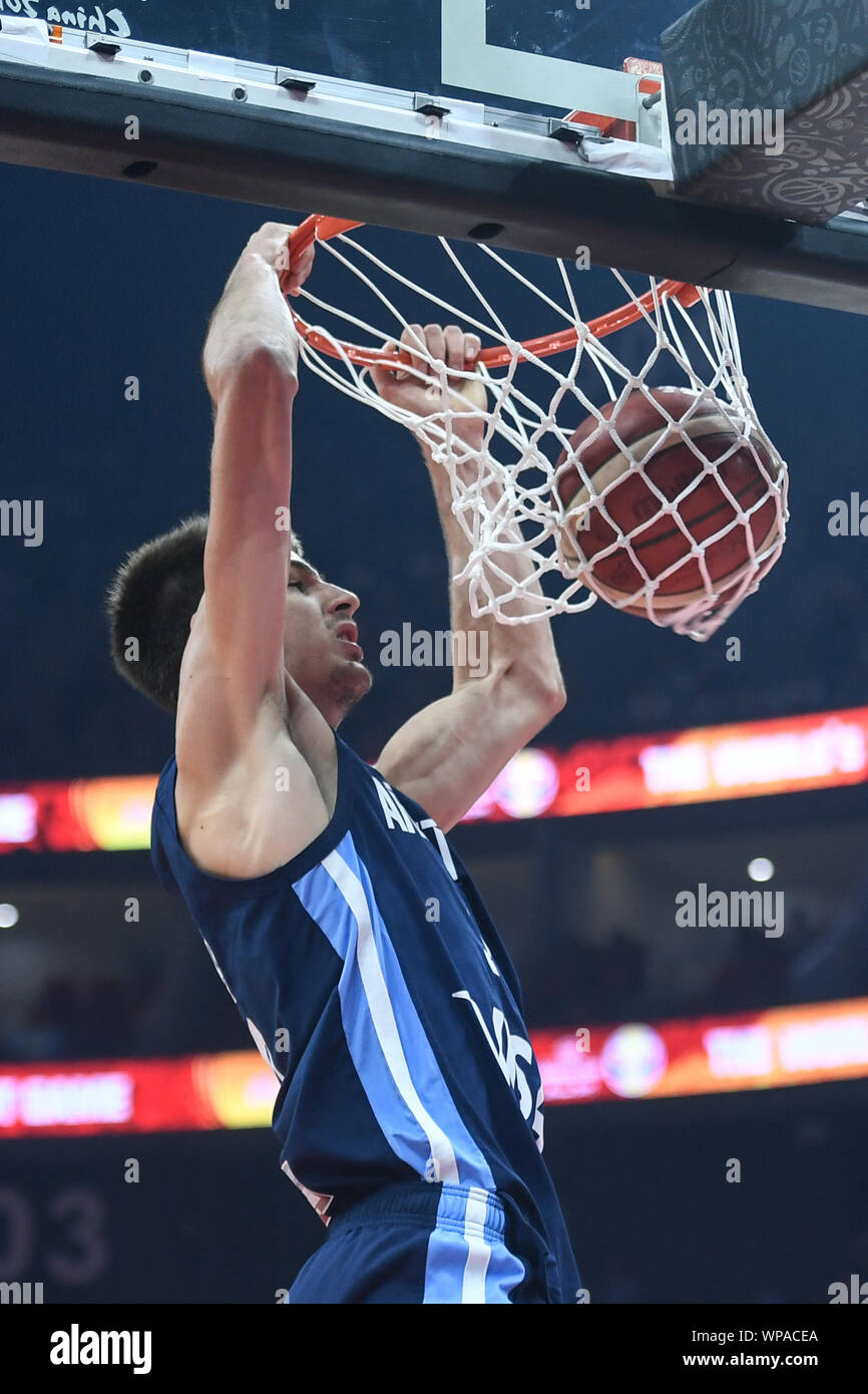 Foshan, la Cina della provincia di Guangdong. 8 Sep, 2019. Nicolas Brussino di Argentina schiacciate durante il gruppo I match tra Polonia e Argentina al 2019 FIBA World Cup di Foshan, Cina del sud della provincia di Guangdong, sul Sett. 8, 2019. Credito: Huang Zongzhi/Xinhua/Alamy Live News Foto Stock