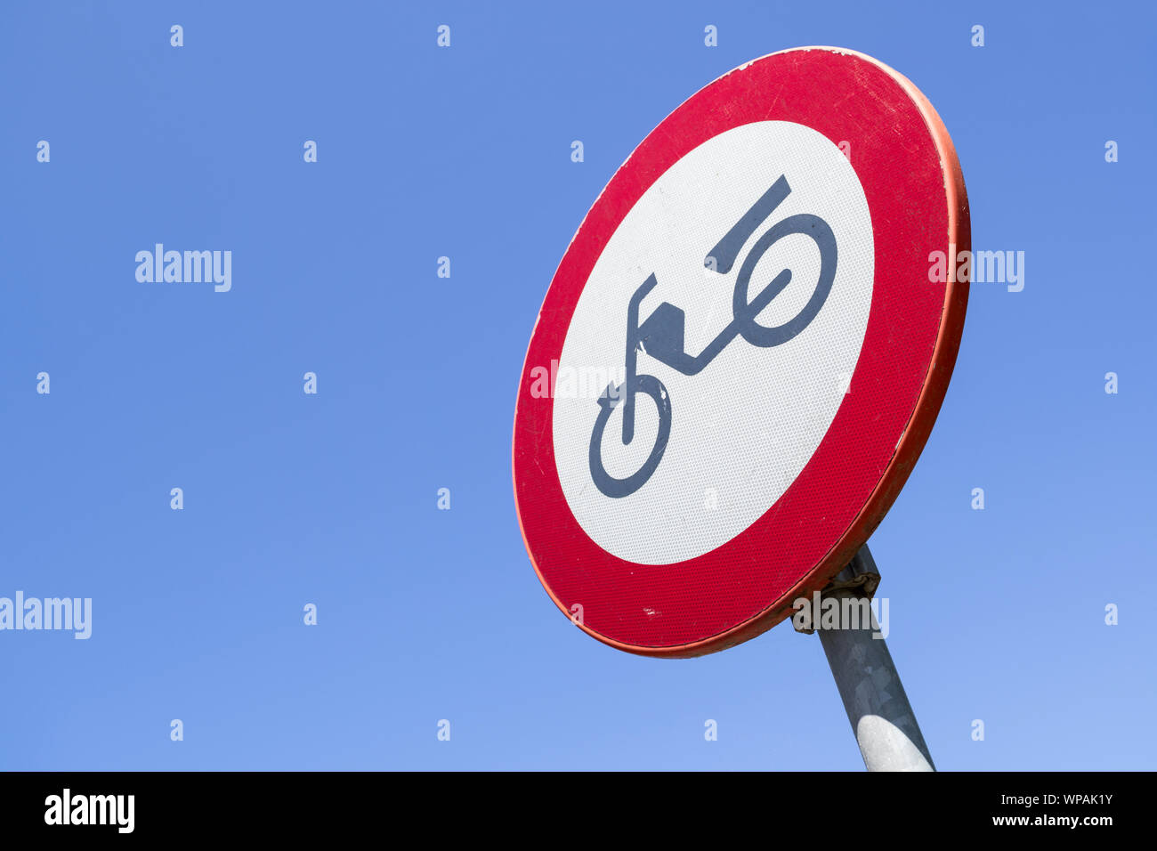 Dutch cartello stradale: nessun accesso per ciclomotori, assistita da motore o biciclette a motore in carrozze non valido Foto Stock