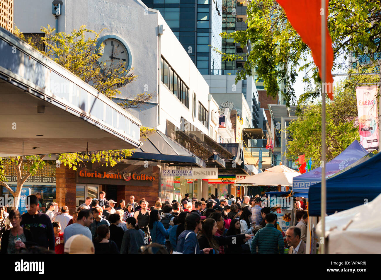 Affollato mercato mall in Chastwood Australia. Foto Stock