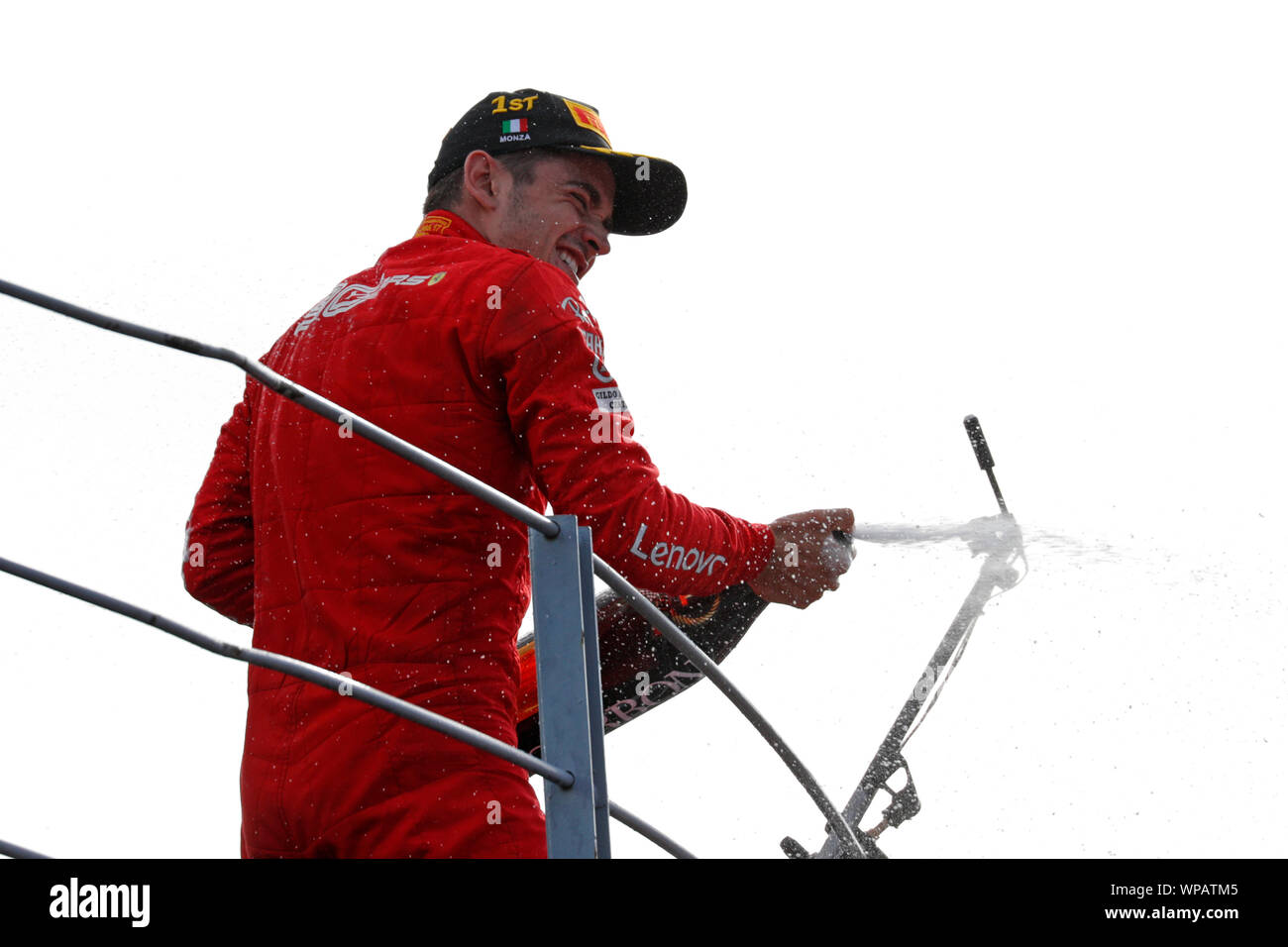 Monza, Italia. 8 Sep, 2019. Formula 1 Gran Premio di Italia.Charles Leclerc della Scuderia Ferrari celebra sul podio dopo il Gran Premio di Italia di F1 Credito: Marco Canoniero/Alamy Live News Foto Stock