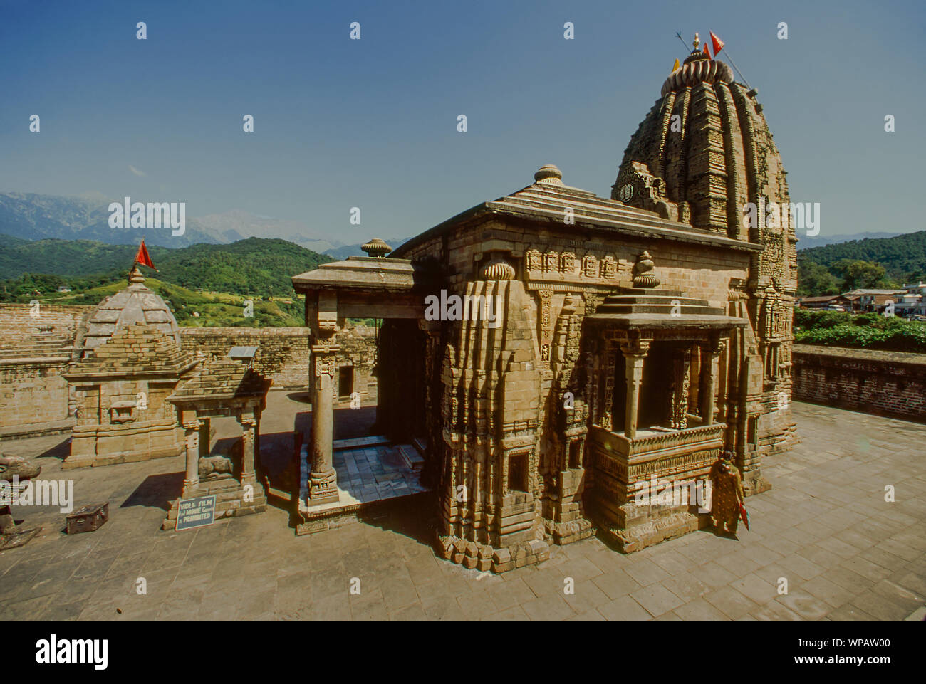16 lug 2013 pietra scolpita Baijnath tempio di Shiva un stile Nagara tempio indù a Baijnath distretto di Kangra, Himachal Pradesh, India, Foto Stock 16 lug 2013 pietra scolpita Baijnath tempio di Shiva un stile Nagara tempio indù a Baijnath distretto di Kangra, Himachal Pradesh, India, Foto Stock