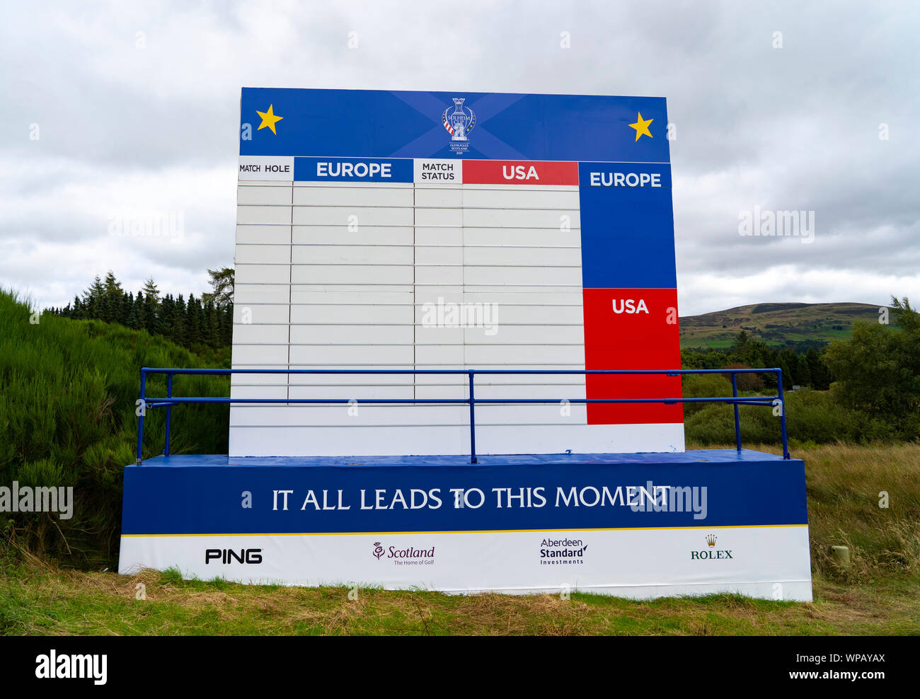 Auchterarder, Scotland, Regno Unito. 8 settembre 2019. Ultimi preparativi in corso presso il centenario corsi a Gleneagles per il 2019 Solheim Cup tra le donne i golfisti provenienti da Europa e Stati Uniti. L'evento viene eseguito dal 9-15 settembre. Nella foto; Empty classifica sul corso. Iain Masterton/Alamy Live News Foto Stock