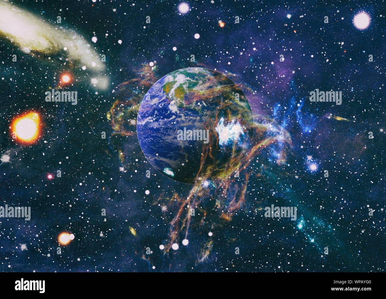 Vista panoramica della Terra, sun star e Galaxy. Alba sul pianeta Terra, vista dallo spazio Foto Stock
