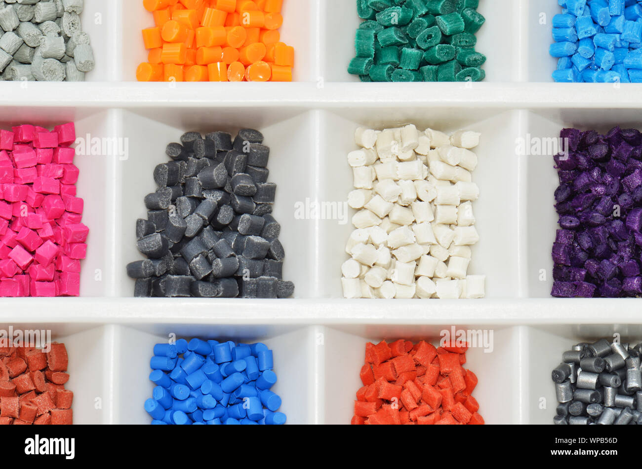 Varie tinte di resina di polimero di lotti in laboratorio Foto Stock