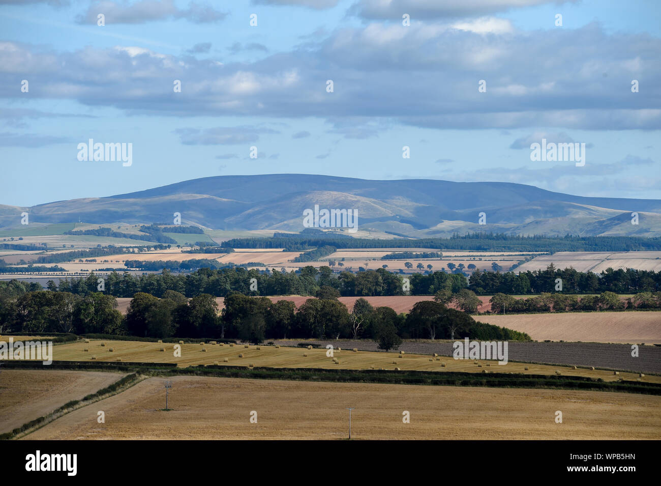 Una vista dalla Scottish Borders attraverso la Cheviot Hill in Northumberland, Inghilterra Foto Stock