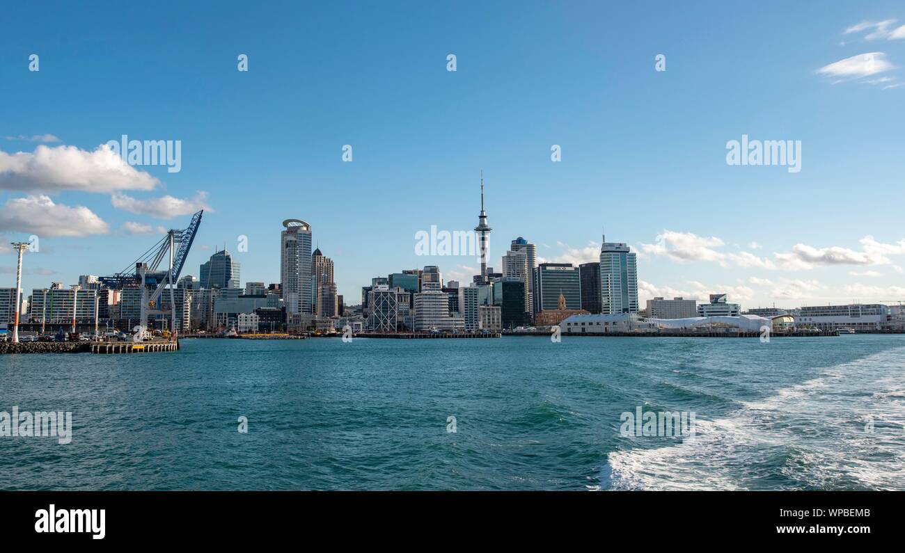 Skyline di Auckland, Porto Waitemata, Sky Tower, il quartiere centrale degli affari di Auckland, Isola del nord, Nuova Zelanda Foto Stock