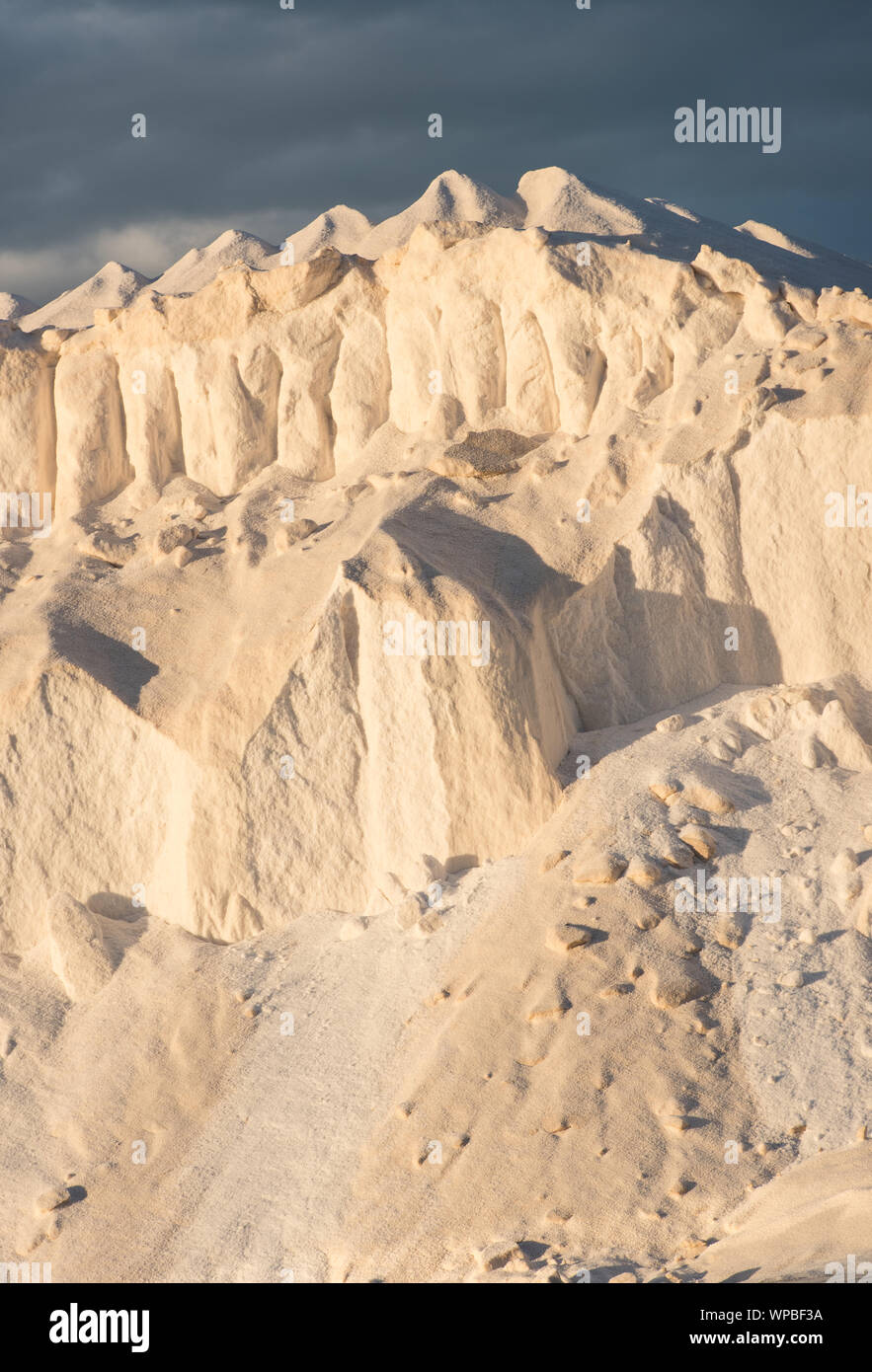 Hill di puro sale in miniera in Europa del sud Foto Stock