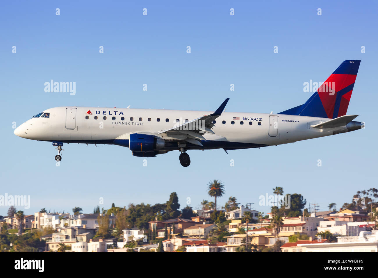 San Diego, Stati Uniti - 13 Aprile 2019: Delta Connection Embraer ERJ 175 aereo all'aeroporto di San Diego (SAN) negli Stati Uniti. Foto Stock