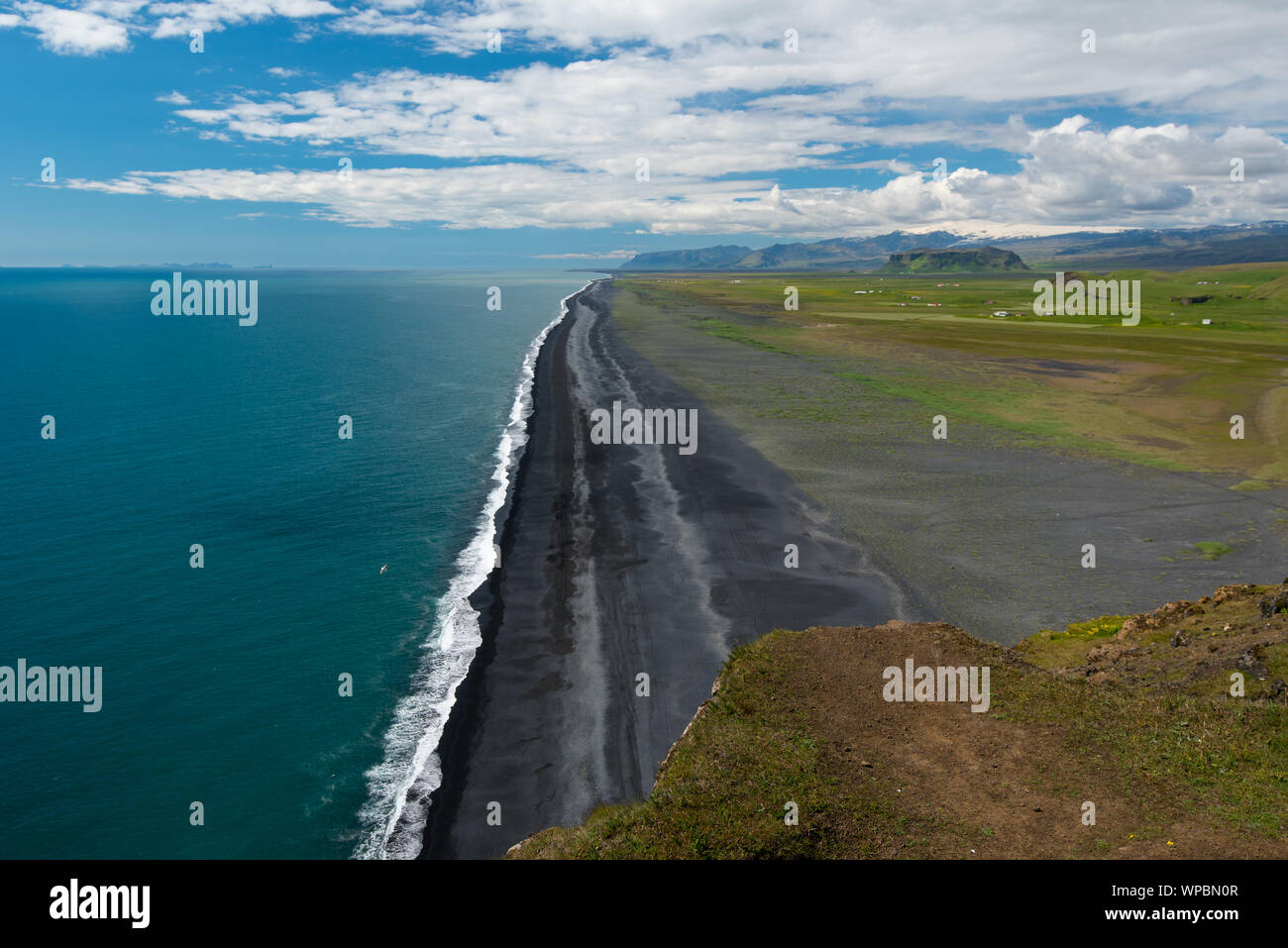 Spiaggia nera nel sud dell'Islanda. Foto Stock
