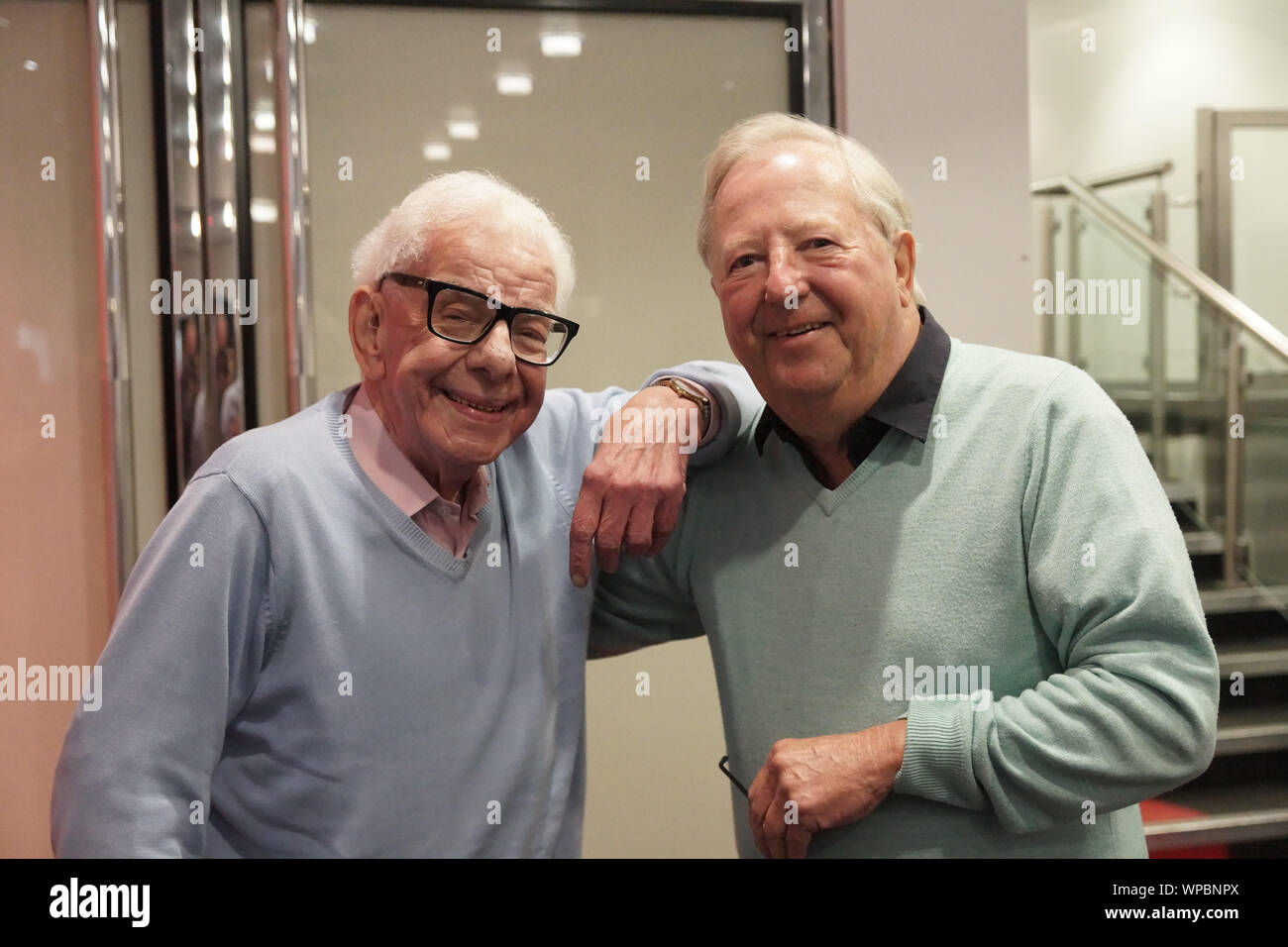 Londra, Regno Unito. 8 Sep 2019.BFI lancio collezione di DVD di Monty Python precursori, FINALMENTE IL 1948 MOSTRA E NON REGOLARE IL SET A NFT con Aimi "sai cosa voglio dire, darling?" McDonald, Tim Brooke-Taylor e Barry Cryer come parte di Monty Python il cinquantesimo anniversario. Pietro di credito Hogan/Alamy Foto Stock