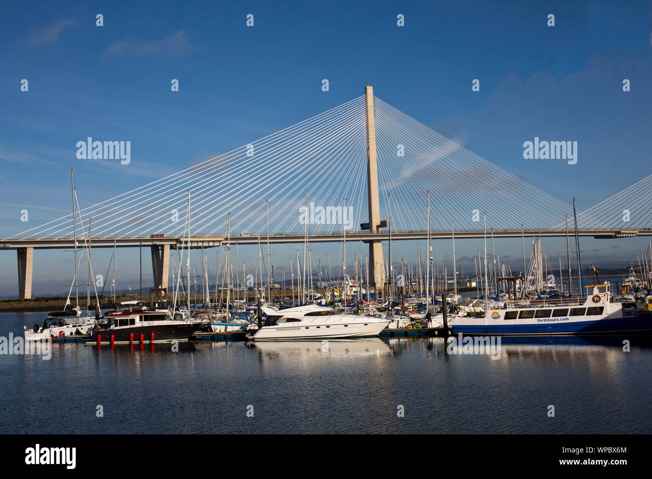 La Queensferry Crossing, sul Forth da Port Edgar, South Queensferry, nei pressi di Edimburgo, Scozia Foto Stock