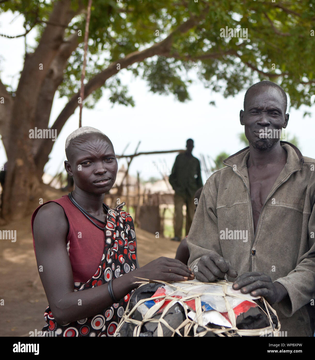 JUBA NEL SUD SUDAN-Giugno 22, 2012: Ritratto di unidentified Mundari tribù a nord di Juba, nel sud Sudan, in questo editoriale illustrativa. Foto Stock