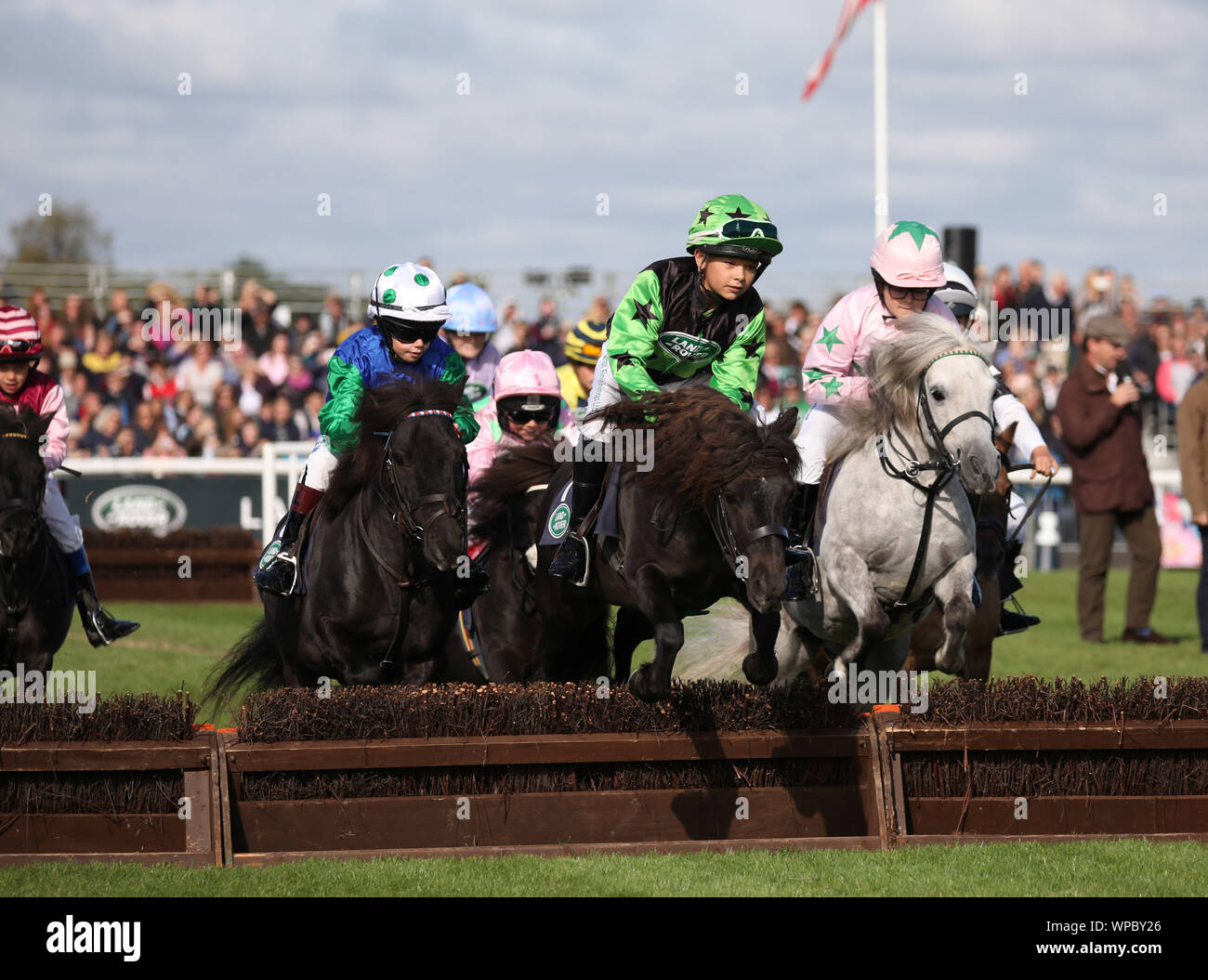 Il pony Shetland Grand National prende il via al Land Rover Burghley Horse Trials, Stamford, Lincolnshire, il 7 settembre 2019. Foto Stock