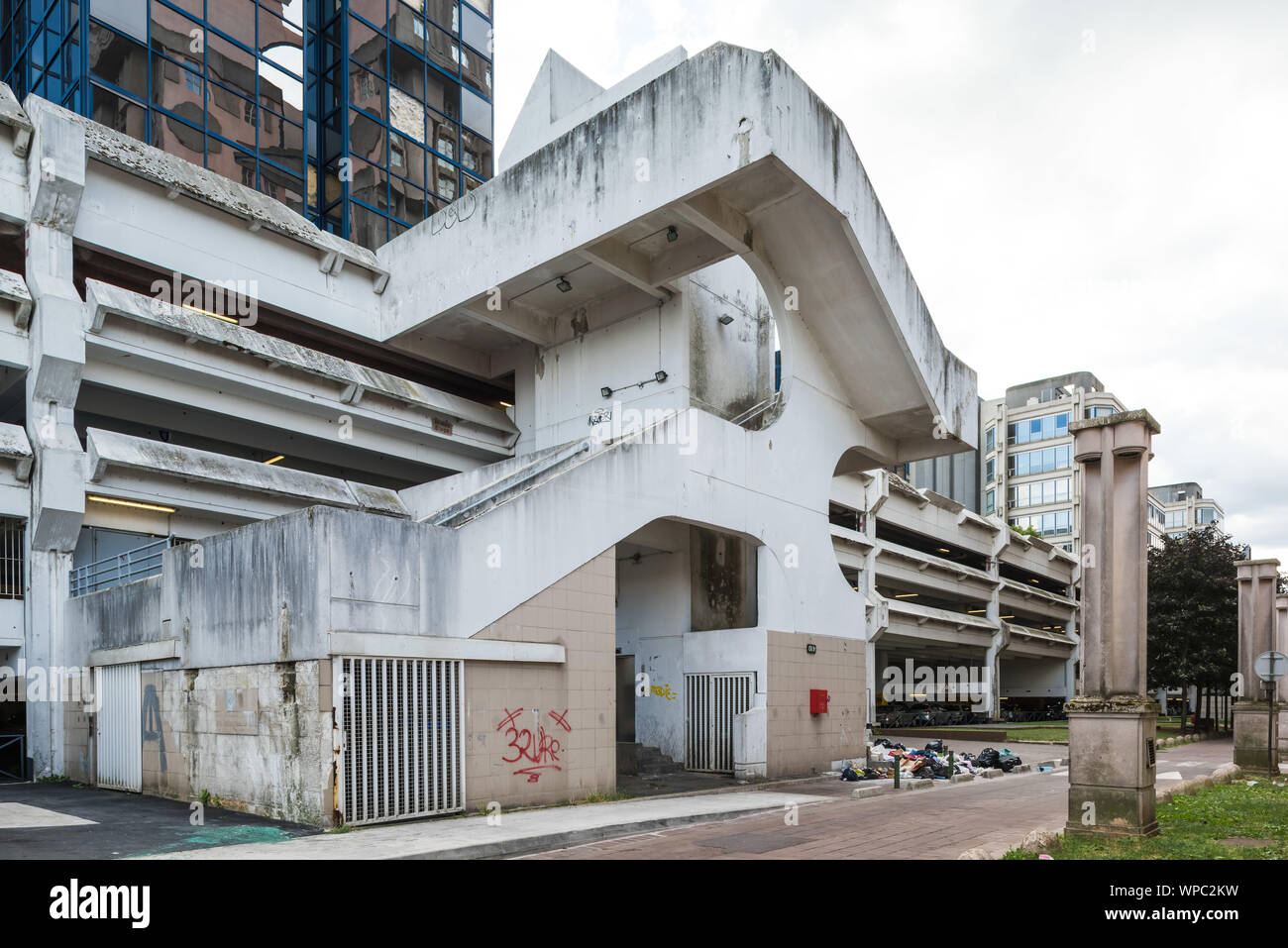 Noisy-le-Grand ist eine französische Stadt mit etwa 66.000 Einwohnern im östlichen Teil des Großraums Parigi. Sie liegt an der Marne und gehört zum Ent Foto Stock