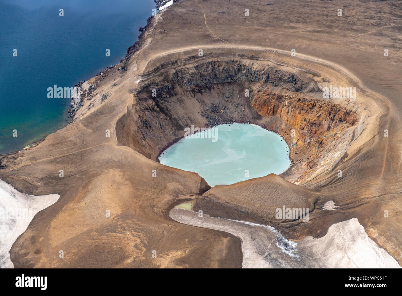 Askja piccolo lago Viti da sopra il vulcano Islanda Foto Stock