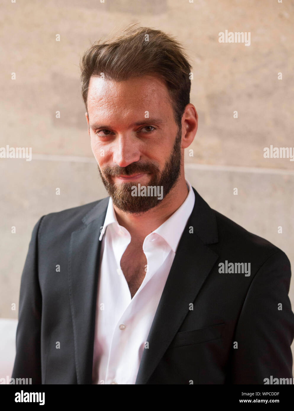 (190908) - Toronto, Sett. 8, 2019 (Xinhua) -- racing driver Jean-Eric Vergne pone per le foto prima della premiere mondiale del film "e noi Go Green" presso la Ryerson Theater durante il 2019 Toronto International Film Festival (TIFF) a Toronto in Canada il 7 settembre 8, 2019. (Foto di Zou Zheng/Xinhua) Foto Stock
