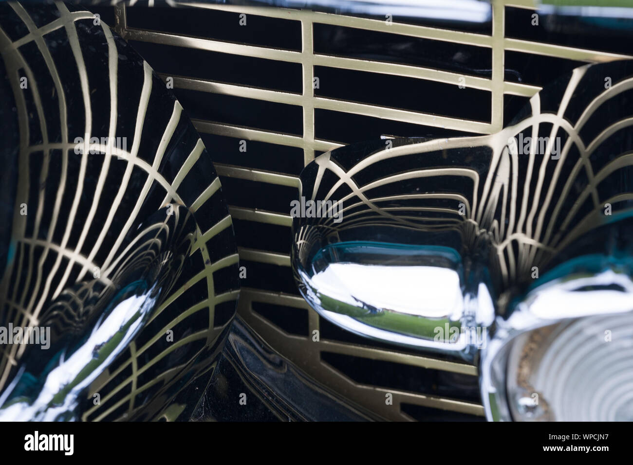 Durante una custom hot rod & antique car show questo veicolo è stato uno dei molti sul display che le persone erano in grado di vedere e chiedere dei proprietari delle domande. Foto Stock