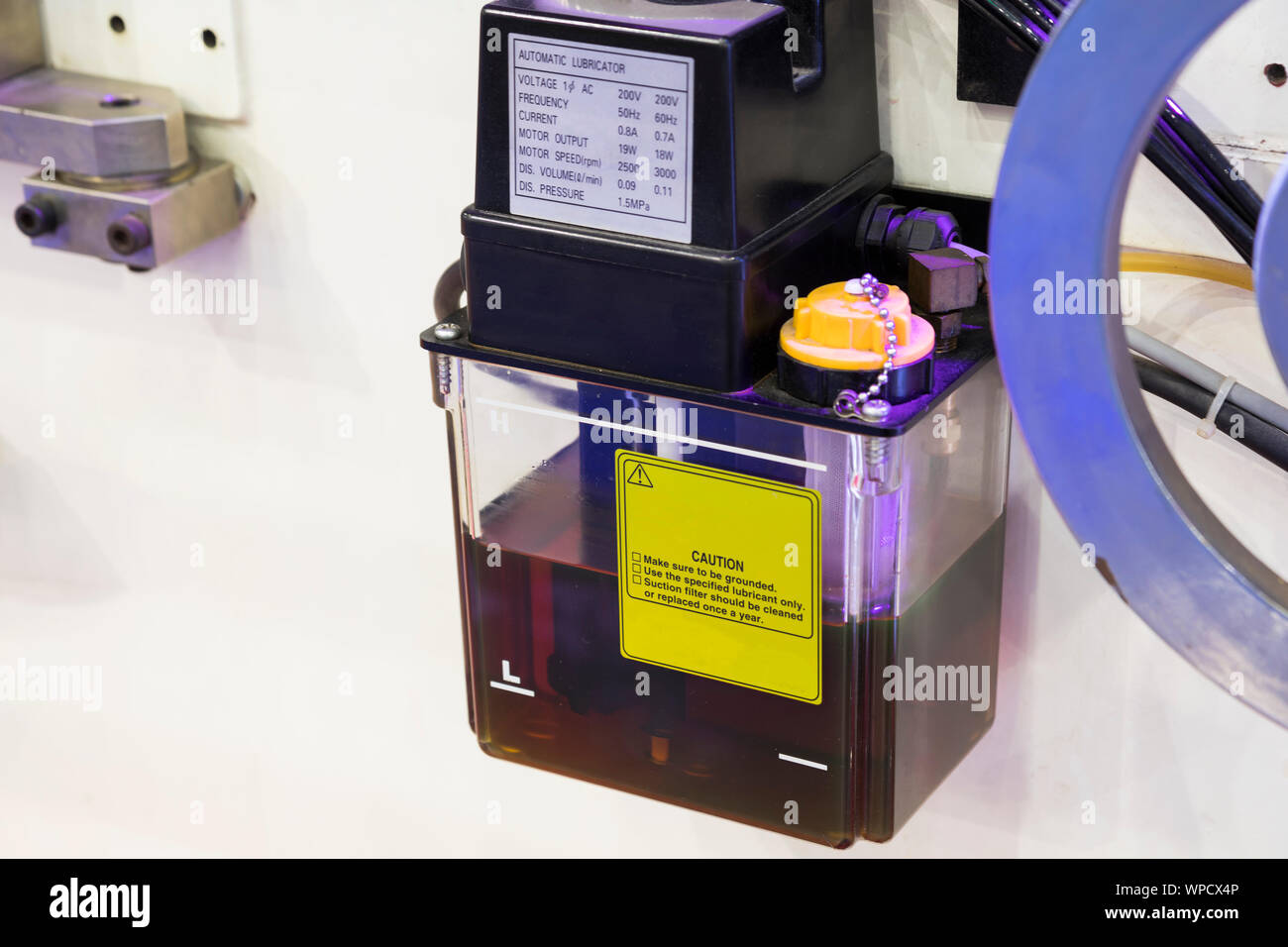 Il lucbrication serbatoio olio per macchina CNC ; la manutenzione preventiva Foto Stock