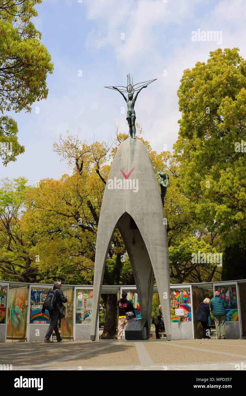 Hiroshima, Giappone - 16 Aprile 2018 : i bambini per la pace monumento situato nel Parco del Memoriale della Pace. è per il memoriale di bambini morti dalla bomba atomica. Foto Stock