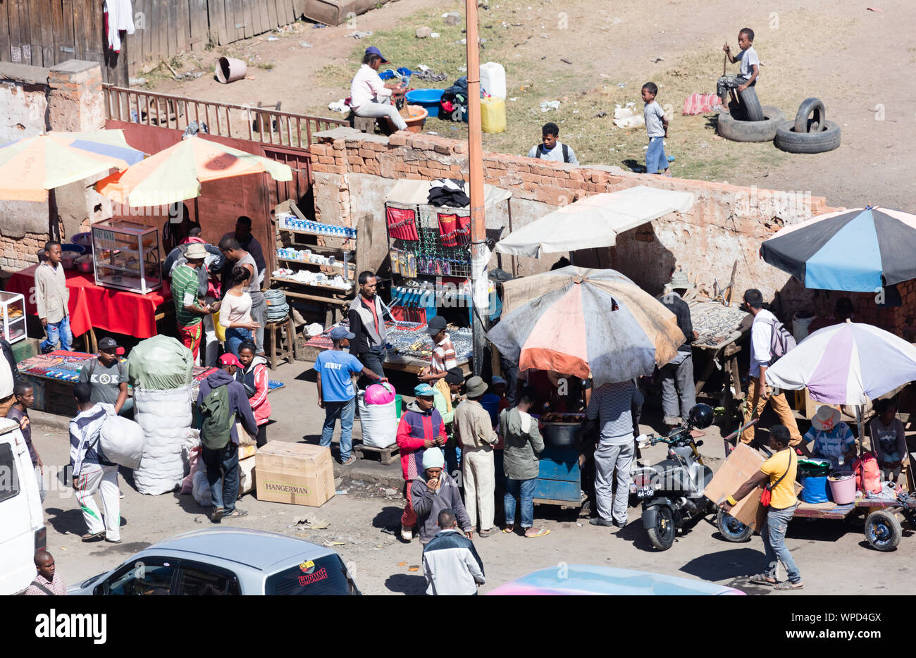 Antananarivo, Madagascar - Agosto 5, 2019: Negozi in strada su un tipico giorno feriale di Antananarivo in Madagascar Foto Stock