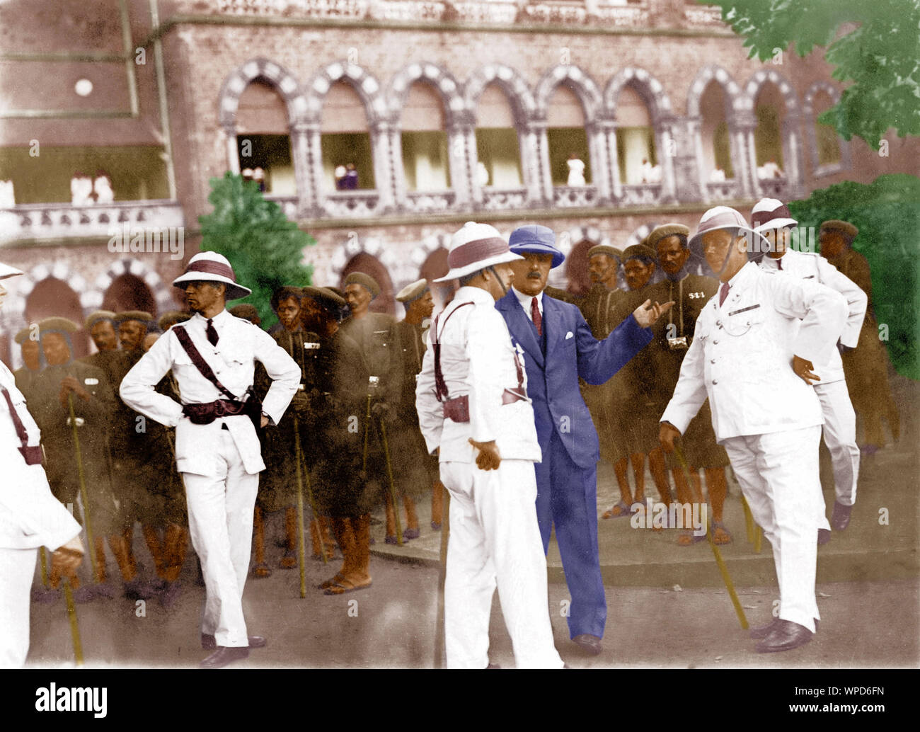 Guardia di polizia il Segretariato durante il sale Satyagraha, Bombay, India, 1930 Foto Stock