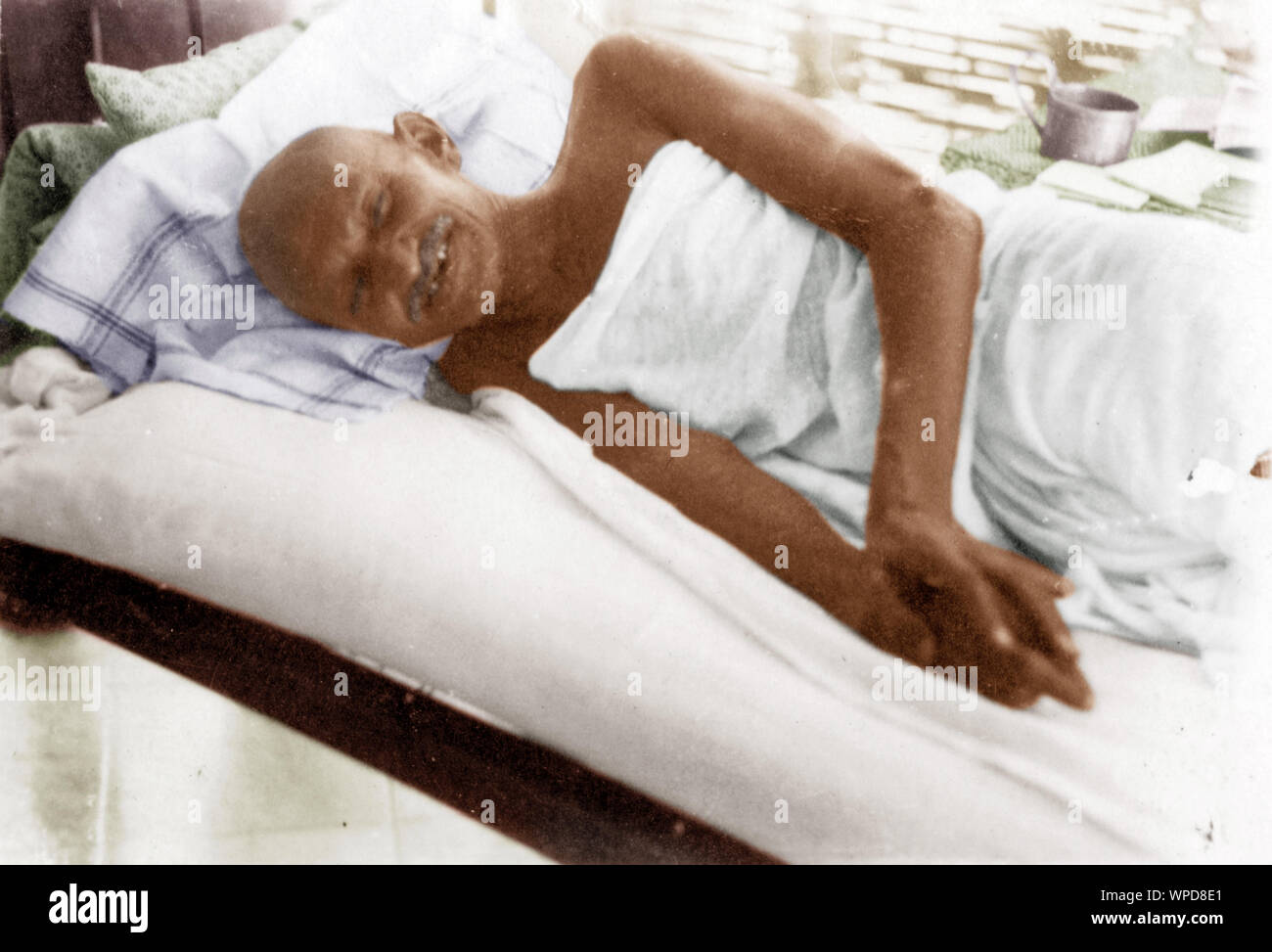 Mahatma Gandhi riposo digiuno a Parnakuti, Poona, Maharashtra, India, Asia, 20 maggio 1933, vecchia vintage 1900s foto Foto Stock