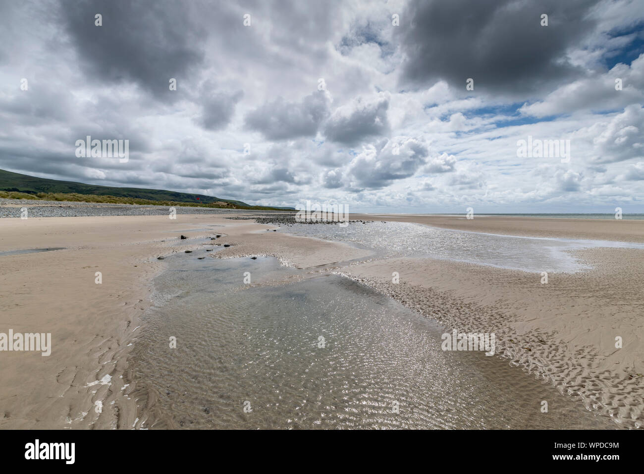 Spiaggia Fairbourne Gwynedd in Galles Centrale costa vicino a Caernarfon. Foto Stock Spiaggia Fairbourne Gwynedd in Galles Centrale costa vicino a Caernarfon. Foto Stock