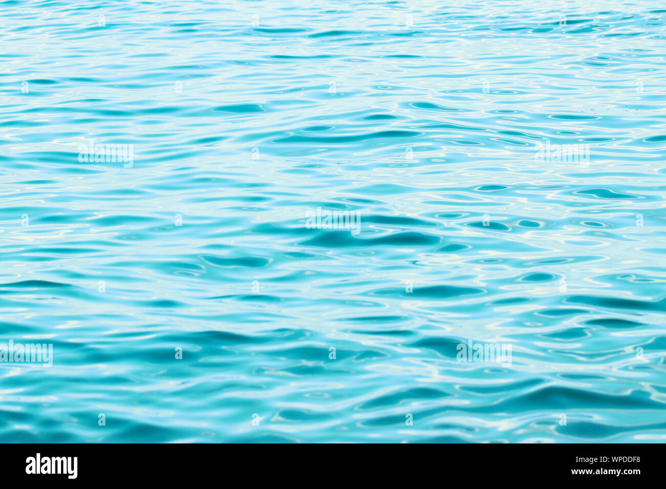 La superficie calma del mare turchese. Piacevole sottofondo e il luogo di testo circa le vacanze estive, avventure, viaggi Foto Stock