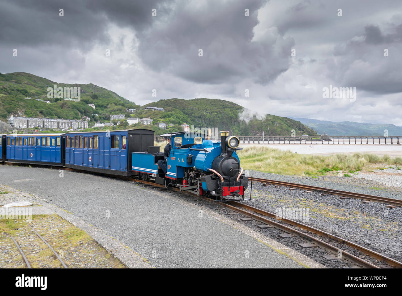 Fairbourne treno a vapore vicino a Blaenau Ffestiniog Gwynedd Galles Centrale Foto Stock