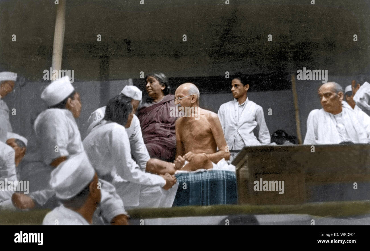 Il Mahatma Gandhi con Sardar Patel al Congresso per la riunione del comitato, India, Asia, 8 Agosto 1942 Foto Stock