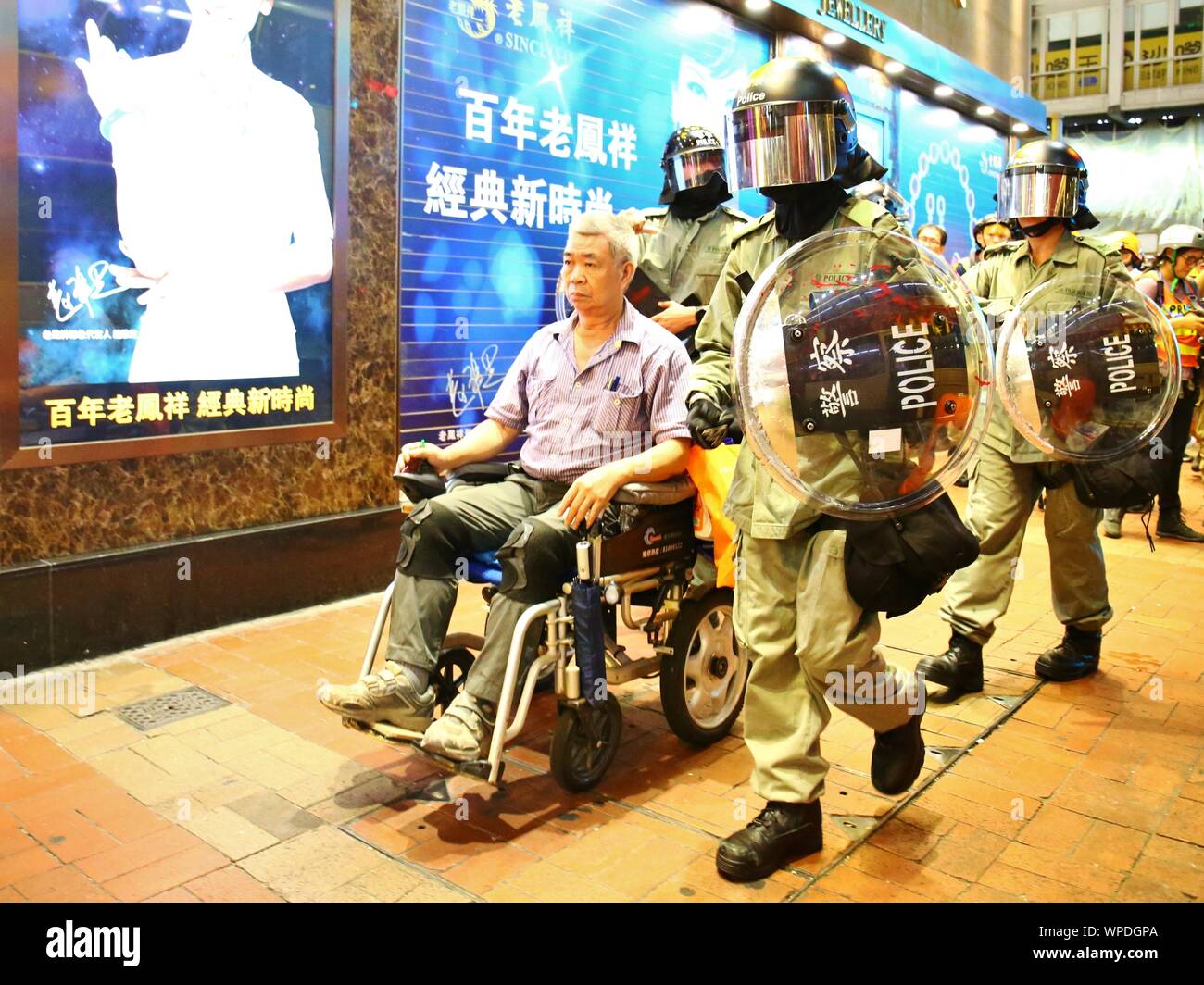 Hong Kong, Cina. 08 Sep, 2019. Che cosa ha cominciato come dimostrazione pacifica è diventata violenta quando i dimostranti e polizia scontri in diverse ubicazioni in Hong Kong. Credito: Gonzales foto/Alamy Live News Foto Stock