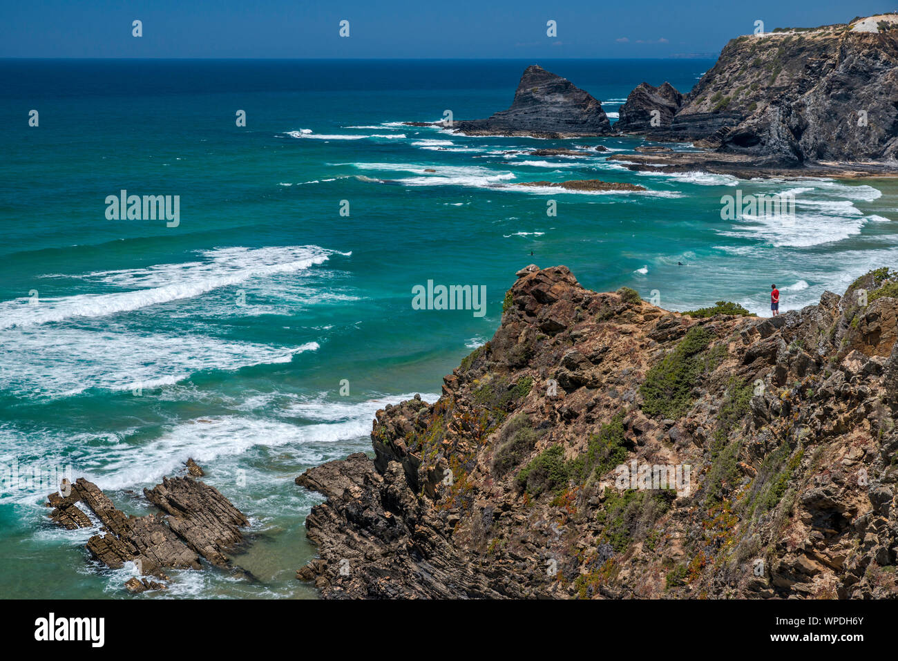 Le formazioni rocciose a Praia do Amado, Oceano Atlantico spiaggia vicino al villaggio di Carrapateira, Costa Vicentina, distretto di Faro, Algarve, PORTOGALLO Foto Stock