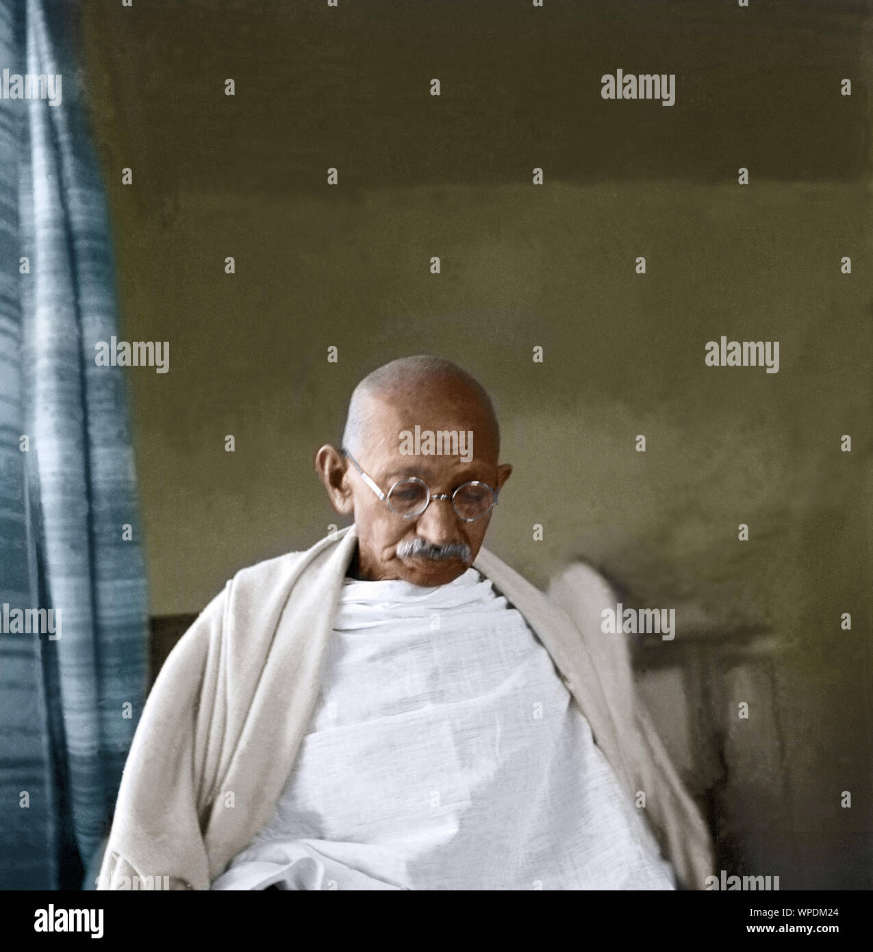 Il Mahatma Gandhi a casa Birla presso Mumbai, Maharashtra, India, Asia, 1945 Foto Stock