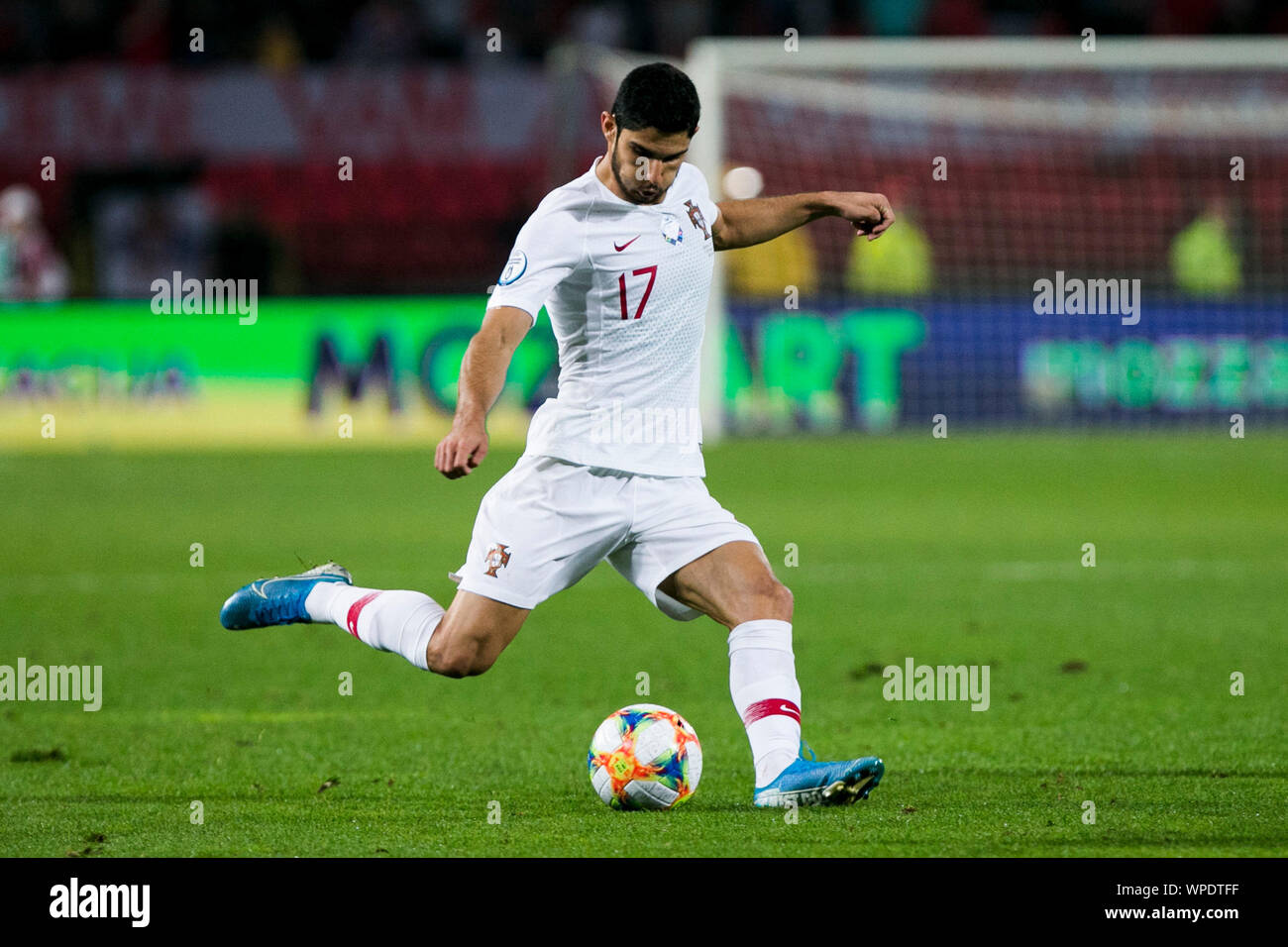 Goncalo Guedes del Portogallo attraversa la sfera Foto Stock