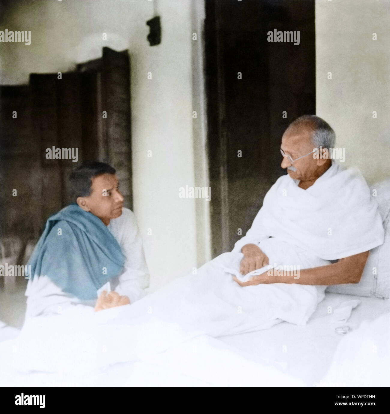 Il Mahatma Gandhi incontro Dr Sudhir Ghosh, Calcutta, West Bengal, India, Asia, Novembre 1946 Foto Stock