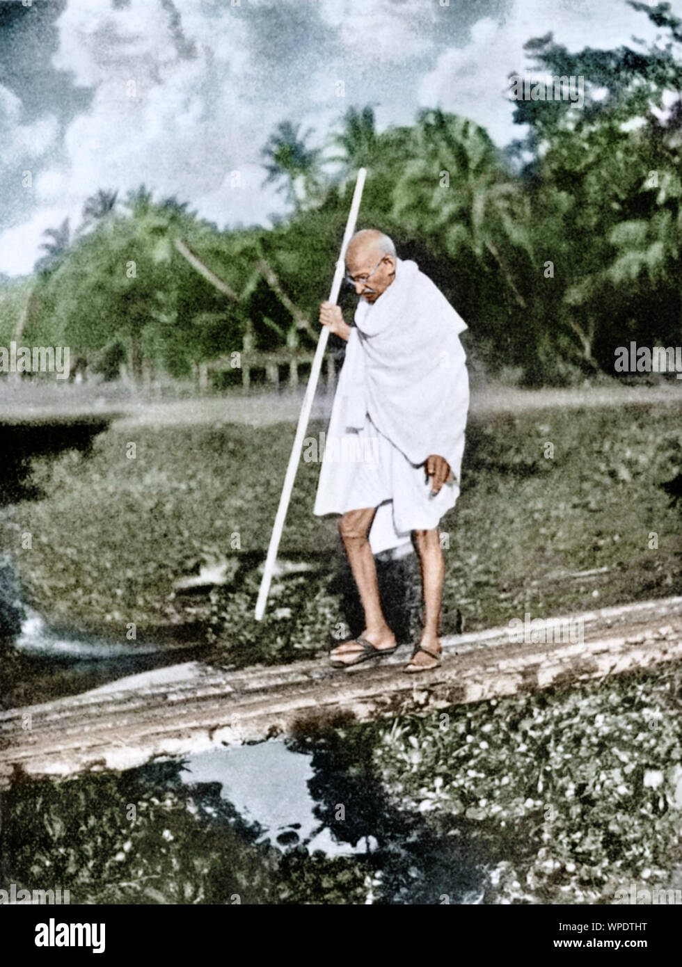 Il Mahatma Gandhi durante la marcia per la pace a Noakhali, Bangladesh, Asia, Novembre 1946 Foto Stock