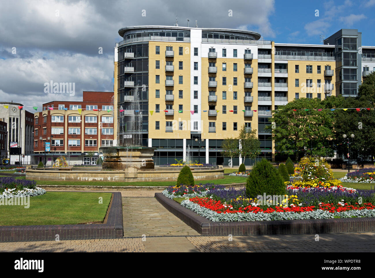 Queens Gardens e la BBC, nel centro di Hull, East Yorkshire, Inghilterra, Regno Unito Foto Stock