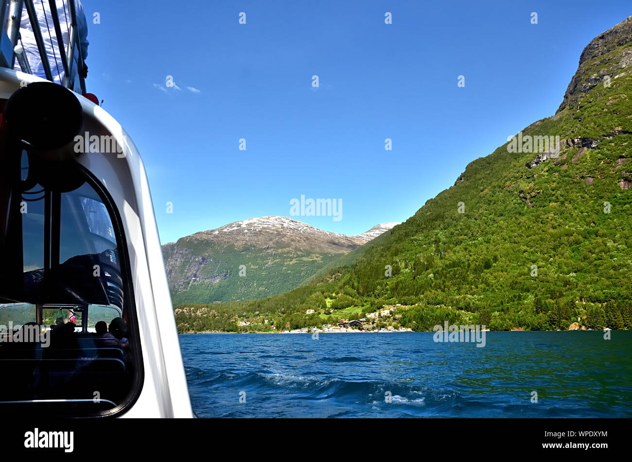 Escursione sul lago Lovatnet Foto Stock