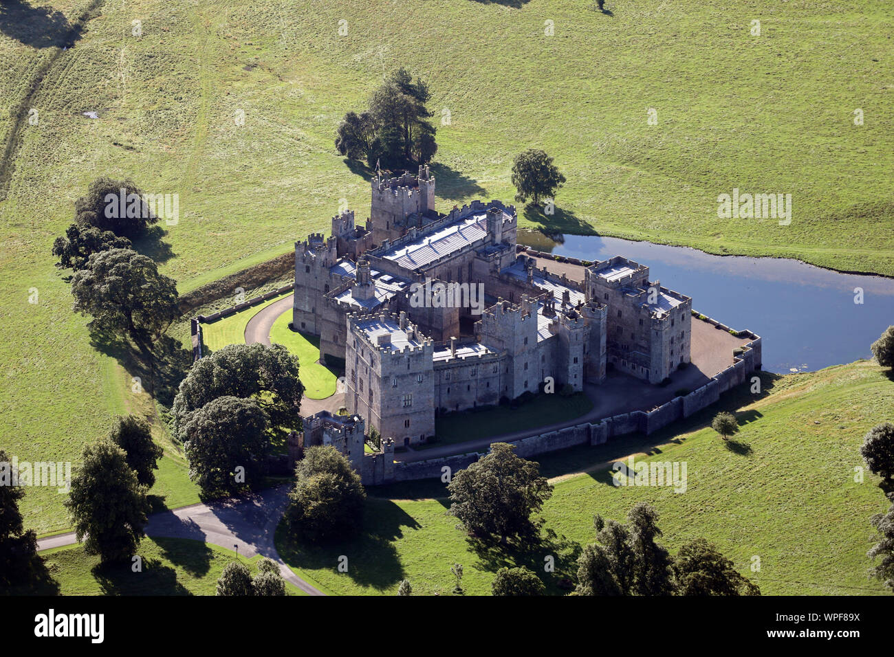 Vista aerea di Raby Castle, nella contea di Durham, Regno Unito Foto Stock