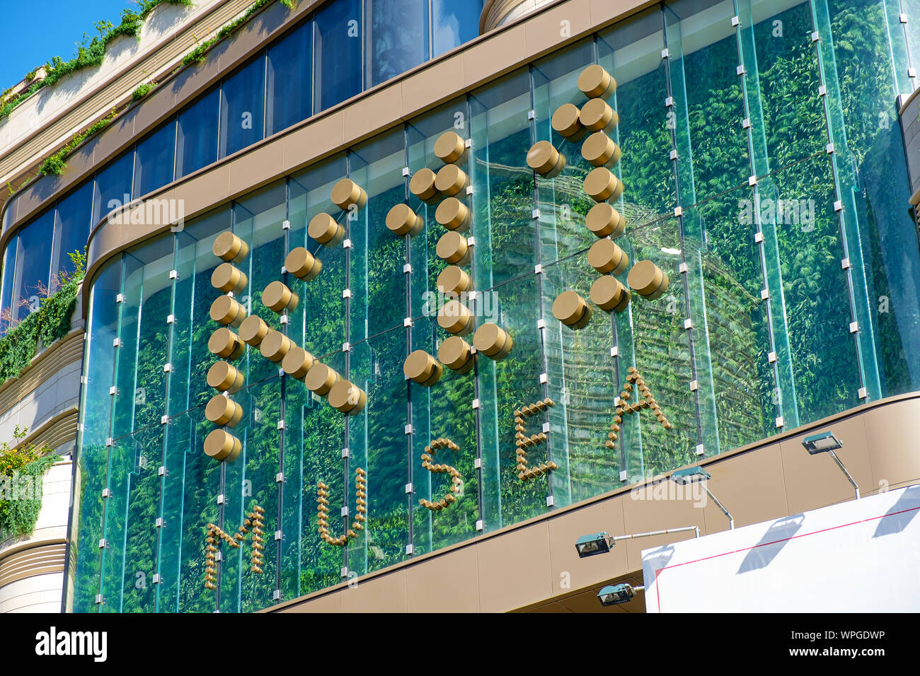 Tsim Sha Tsui, Hong Kong, Cina - 06 Settembre 2019: K11 Musea è un punto di vendita al dettaglio e arti complesso situato in Tsim Sha Tsui promenade frontale all'interno della Vi Foto Stock