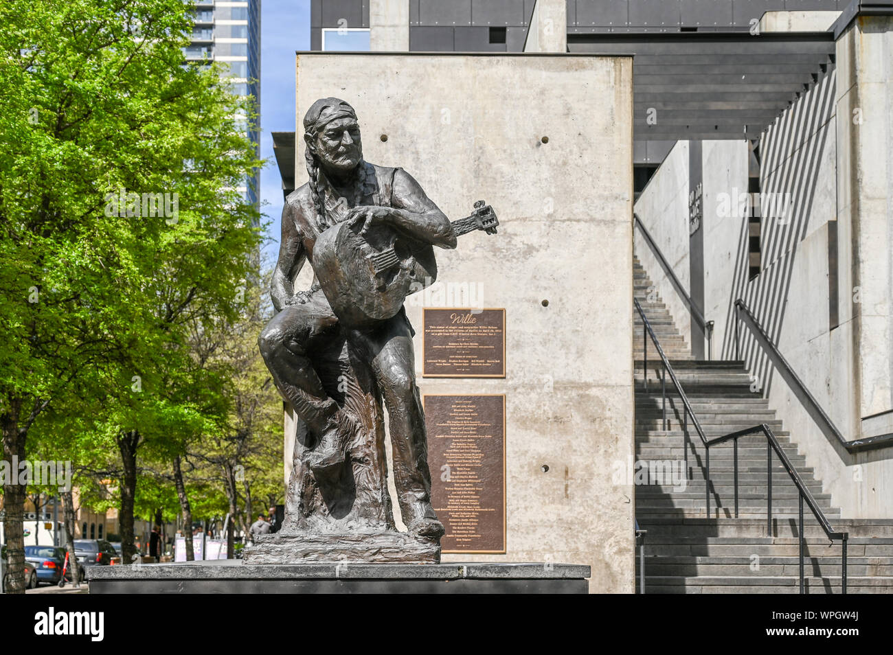 Scultura di Willie Nelson di Austin in Texas. Egli è un paese leggenda della musica nato io abate, Tx. Foto Stock