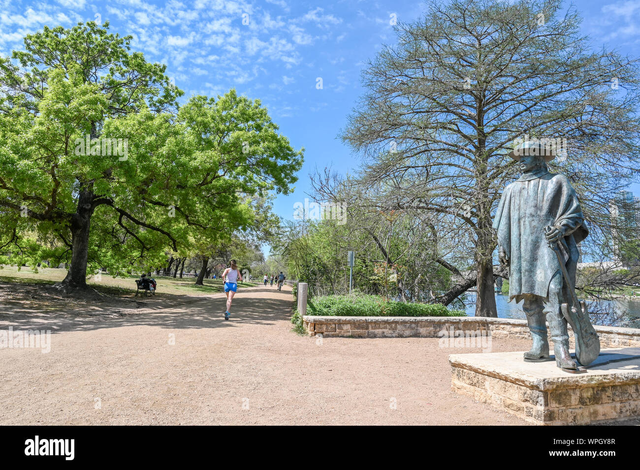 Scultura di Stevie Ray Vaughan presso Town Lake Parco Metropolitano di Austin in Texas. Egli è un blues guitar legend nati i Dallas, TX. Foto Stock