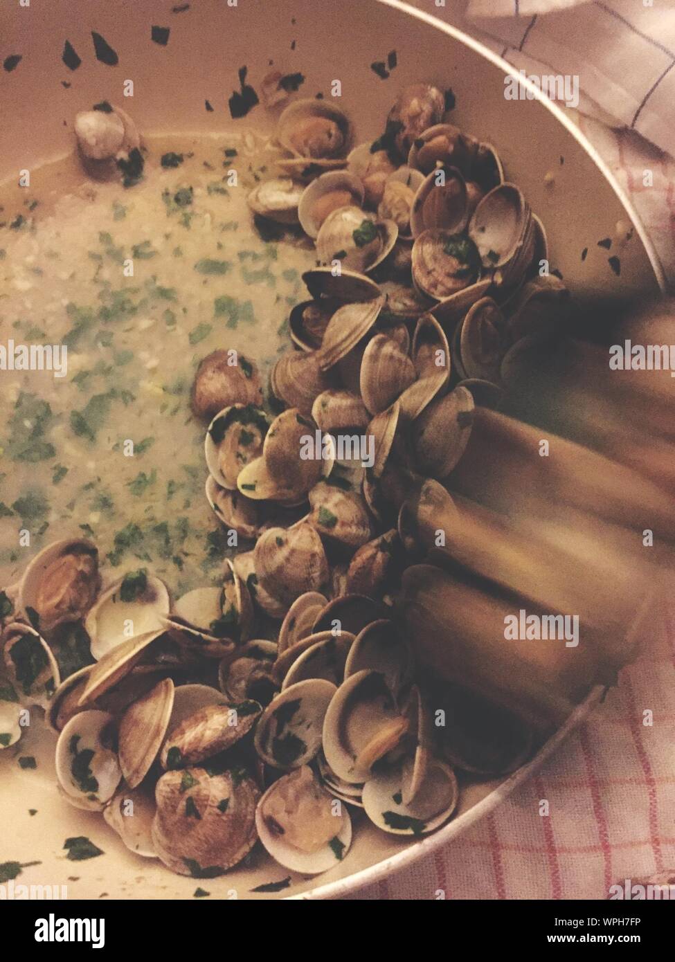 Close-up di Spaghetti alle Vongole servita nella piastra Foto Stock