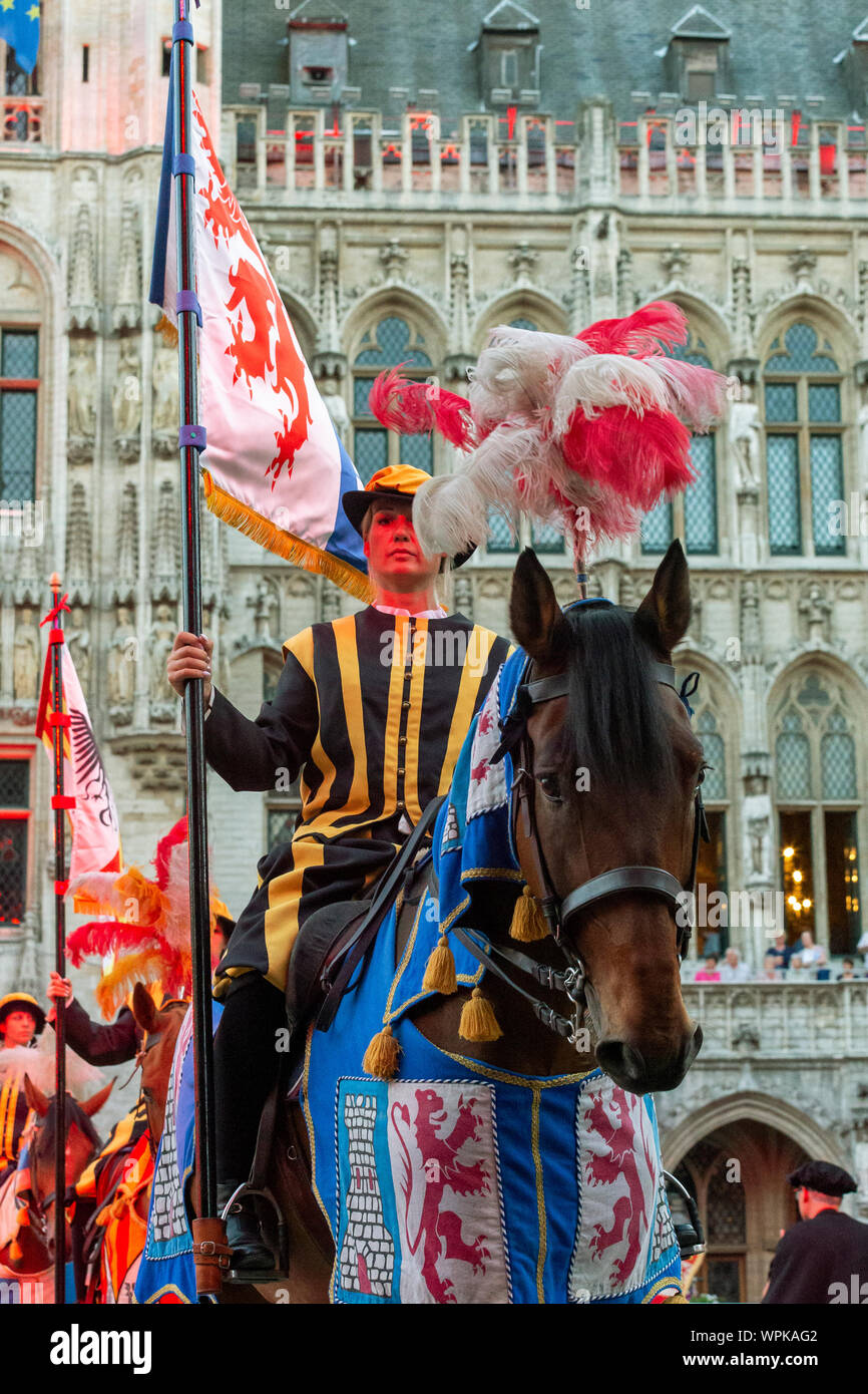 Ommegang Bruxelles Charles Quint storia tradizione religiosa Parade Festival processione cavalli Grand Place UNESCO Foto Stock