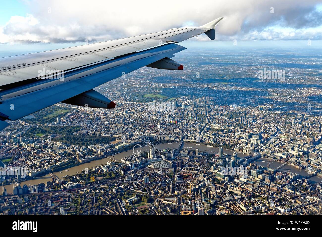 Una veduta aerea del centro di Londra come visto da un passeggero aereo jet su un percorso di volo per l'aeroporto di Heathrow , Inghilterra REGNO UNITO Foto Stock