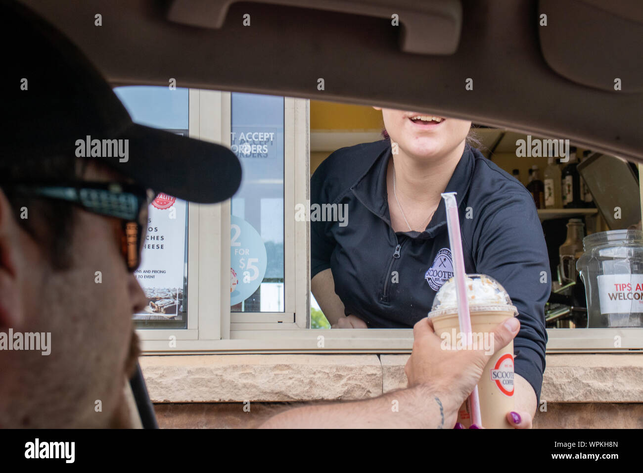 Scooters caffè sul Go Foto Stock