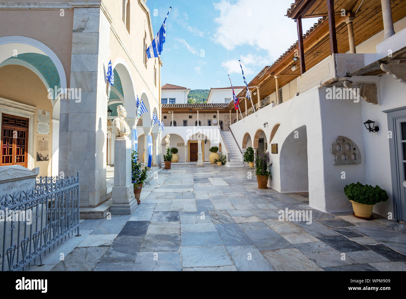 Cortile del monastero nella città di Hydra Foto Stock