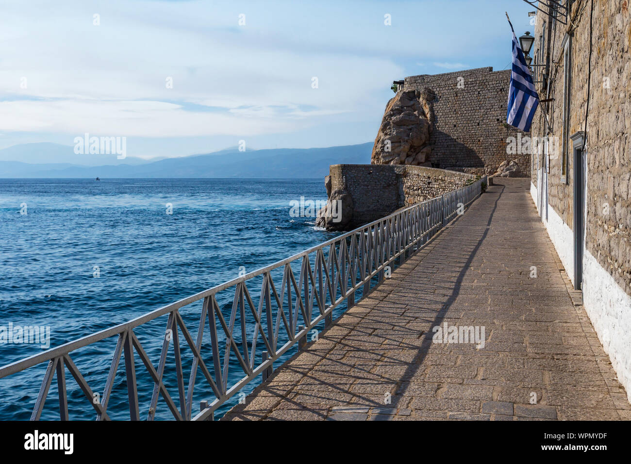 Vista pittoresca presso la città portuale di Hydra Island in Grecia Foto Stock