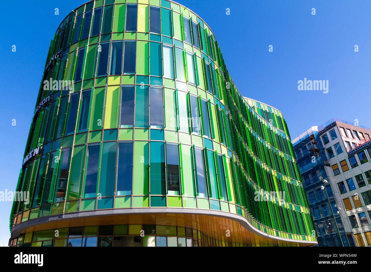 Architettura moderna con il vaso in vetro a Malmo, Svezia Foto stock - Alamy